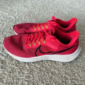 Nike Air Zoom Pegasus 39
Mens 9.5